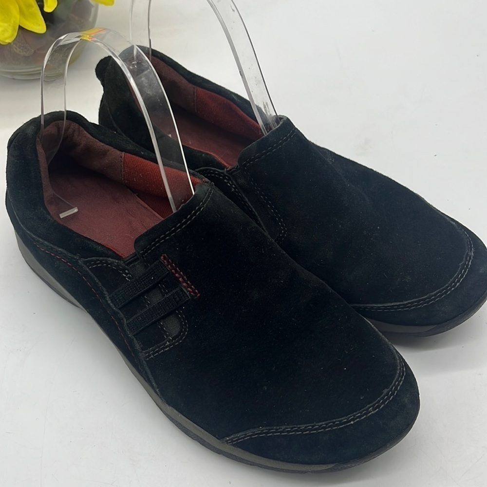 Clarks Black Suede Slip On Loafer Sz 9. BLO2133A